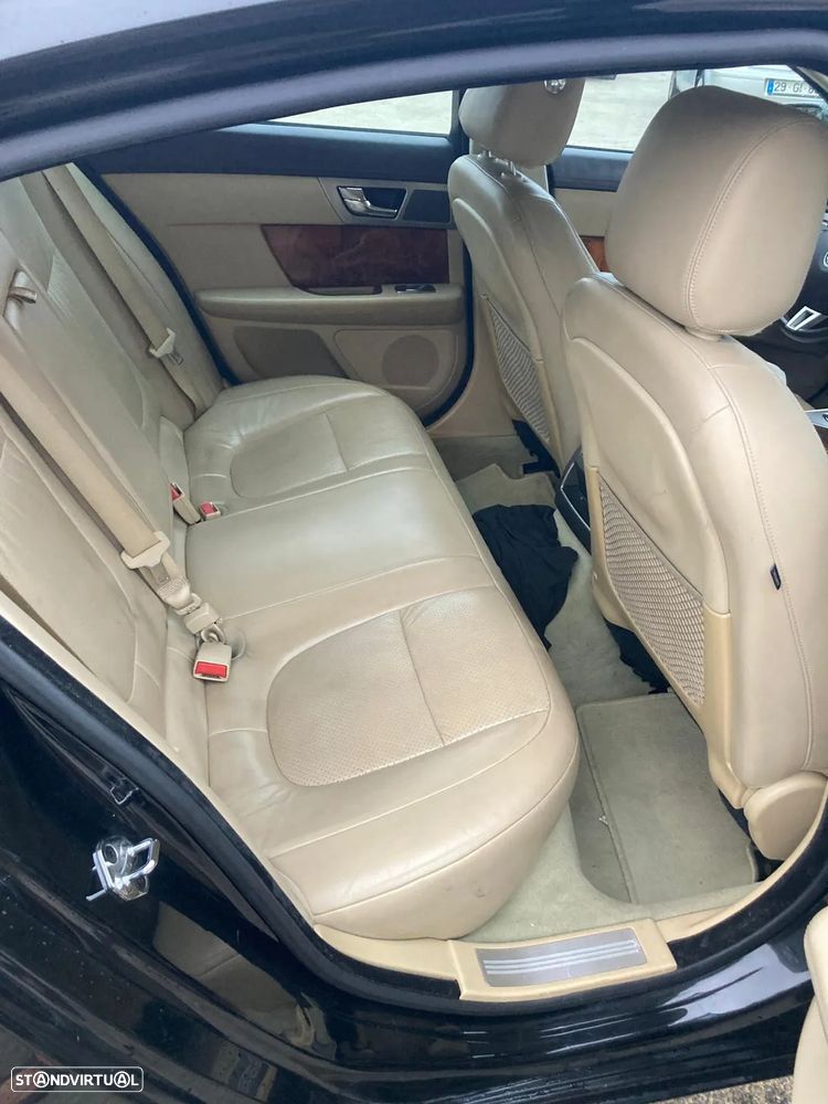 Jaguar XF 3.0 D V6 S Luxury - 14