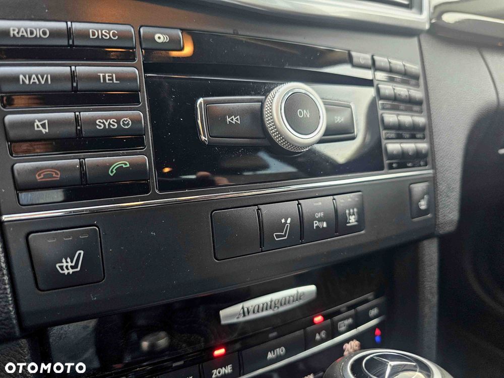 Mercedes-Benz Klasa E 200 BlueEFFICIENCY 7G-TRONIC Avantgarde - 26