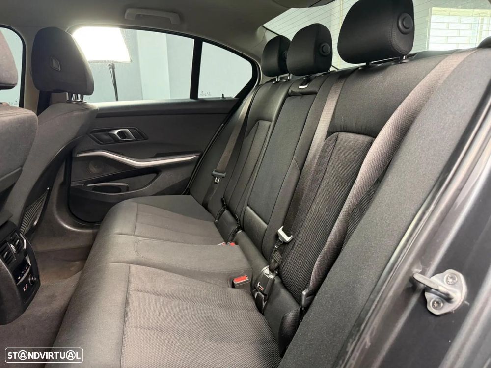BMW 330 e iPerformance Advantage — fotografia 19