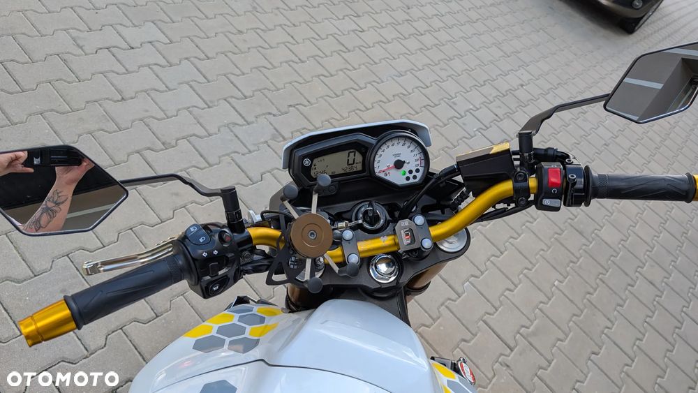 Yamaha FZ8 - 2