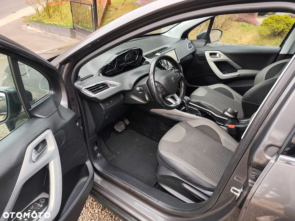 Peugeot 2008 PureTech 110 GPF Stop&Start EAT6 Allure - 12