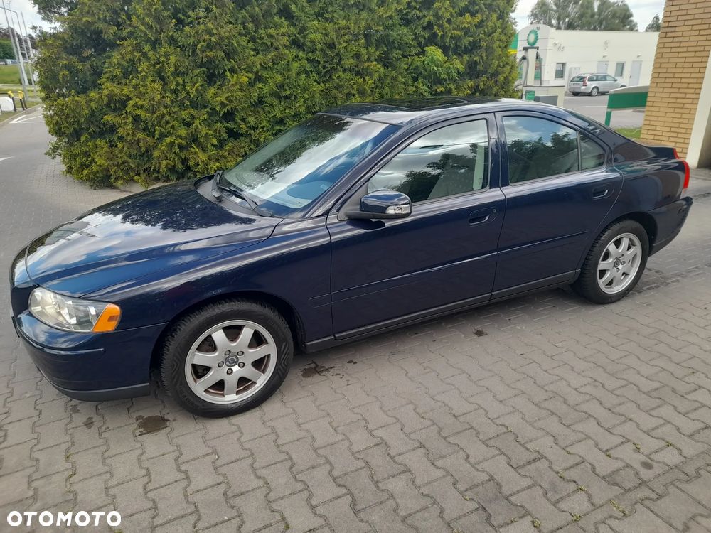 Volvo S60 2.4 Momentum - 1