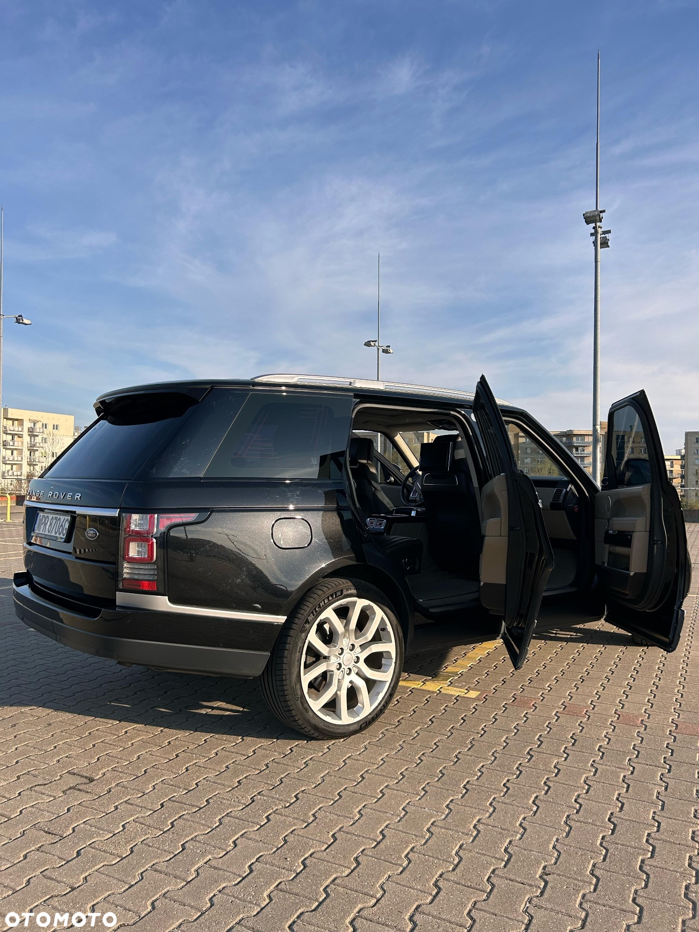 Land Rover Range Rover 4.4SD V8 LWB Vogue - 3