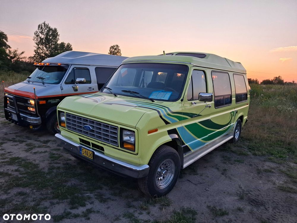 Ford Econoline - 4