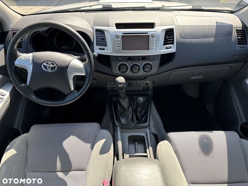 Toyota Hilux 2.5 D-4D SR - 4