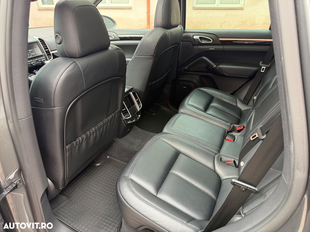 Porsche Cayenne Platinum Edition - 28