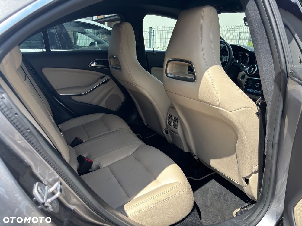 Mercedes-Benz CLA 250 7G-DCT UrbanStyle Edition - 11