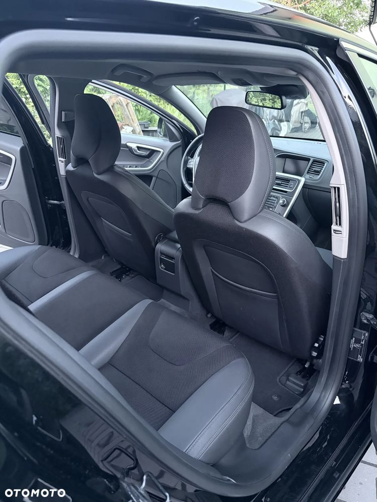 Volvo V60 D3 Summum - 11