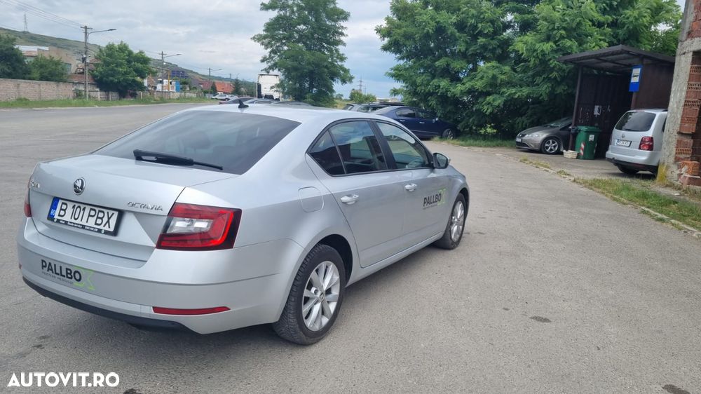 Skoda Octavia 1.6 TDI DSG Style - 6