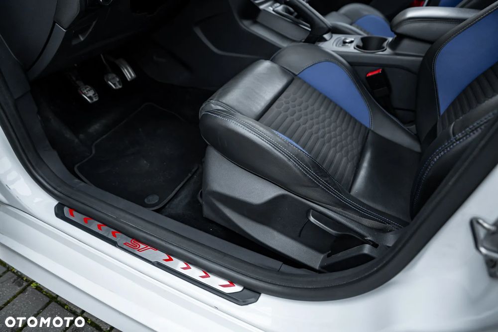 Ford Focus ST2 - 17