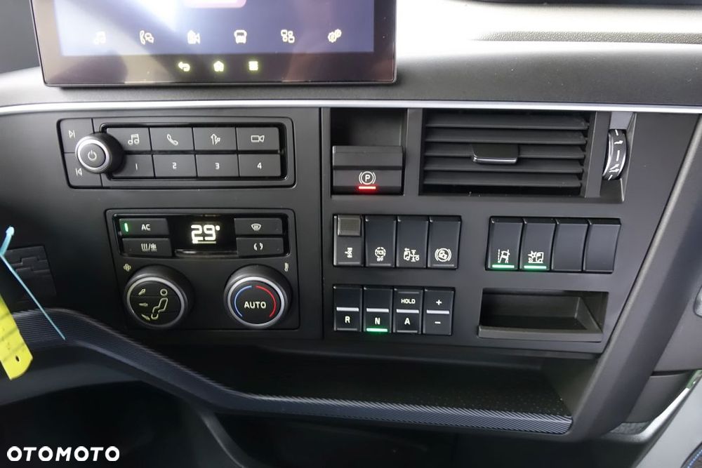 Volvo FH 500 GLOBETROTTER / I-SAVE / STANDARD / AUTOMAT / EURO 6 / KLIMATYZACJA POSTOJOWA / LODÓWKA / LED / NAVI / 2 ZBIORNIKI - 29