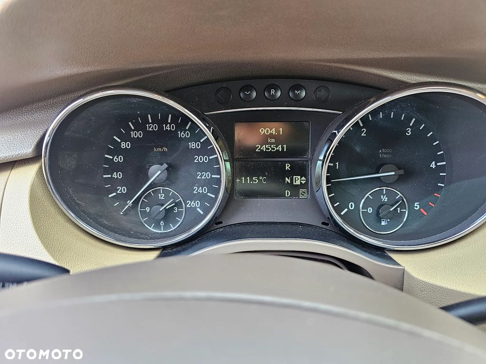 Mercedes-Benz Klasa R 320 CDI 4-Matic - 16