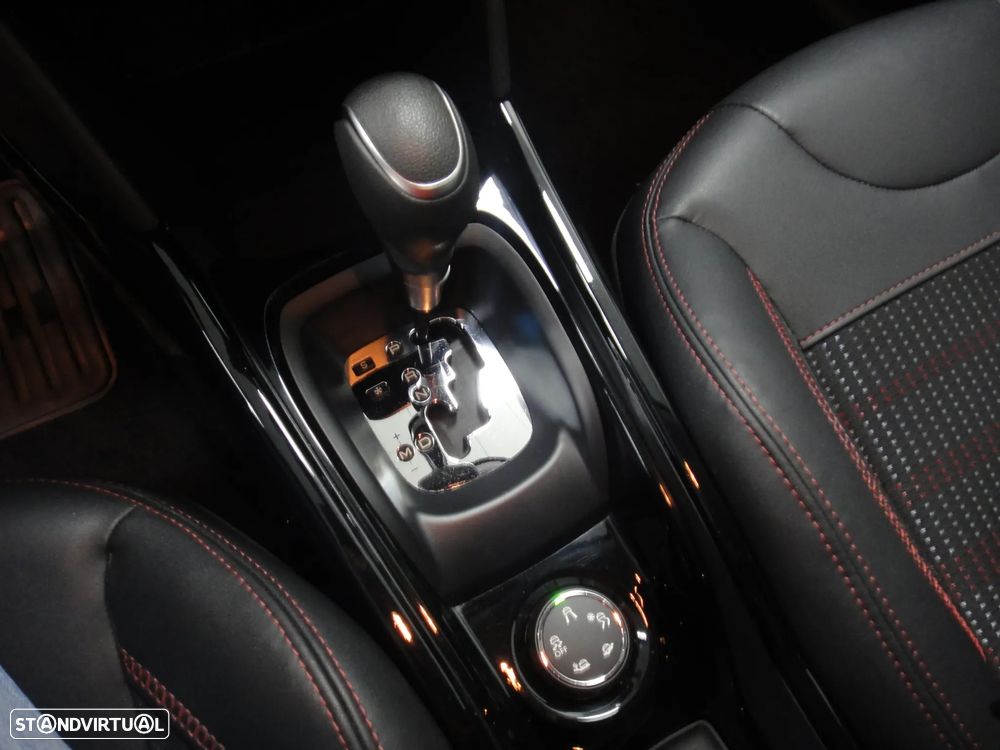 Peugeot 2008 1.2 PureTech GT Line EAT6 - 23