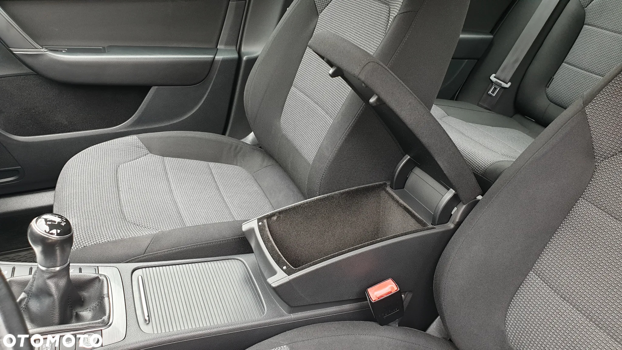 Volkswagen Passat 1.4 TSI BMT Comfortline - 29