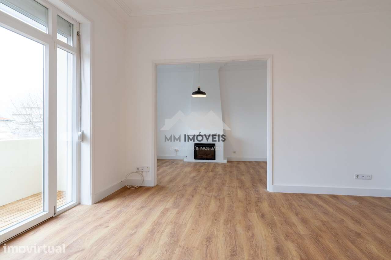 Apartamento T4 Renovado | Arrendamento | Jardim | Varanda | Garagem || - Grande imagem: 5/40