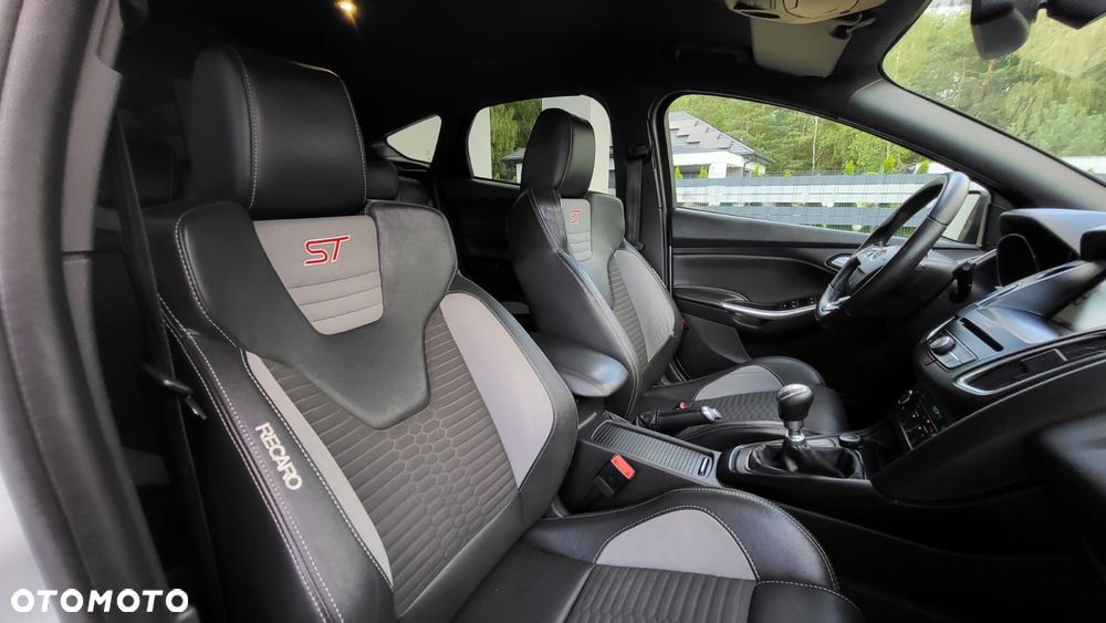 Ford Focus 2.0 TDCi ST - 35