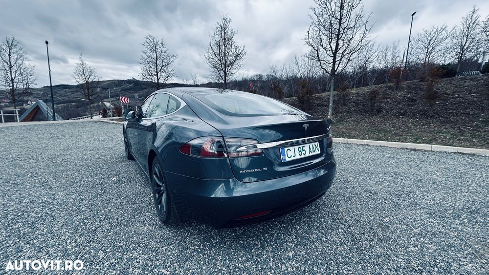 Tesla Model S - 5