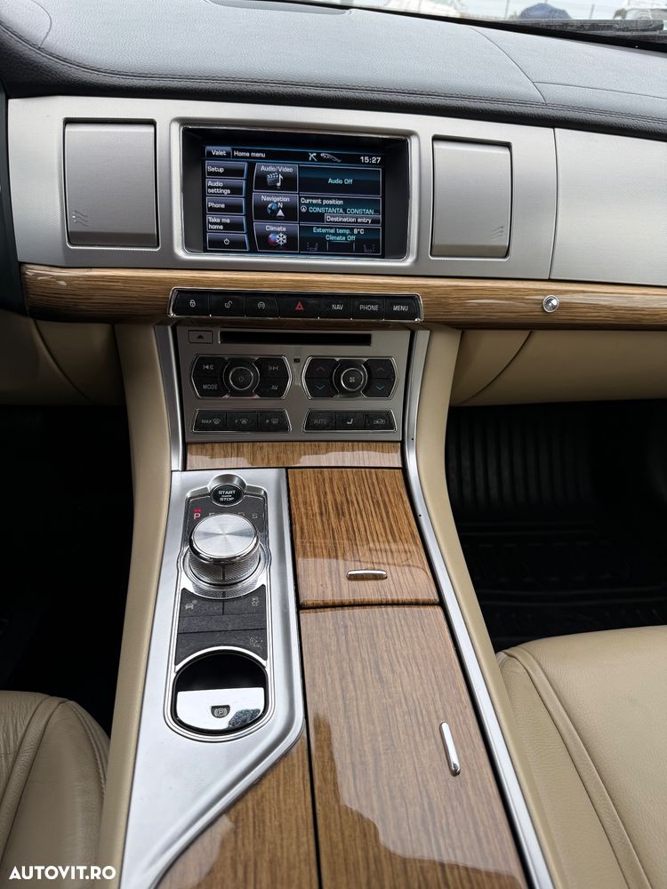 Jaguar XF 2.2D Premium Luxury - 14