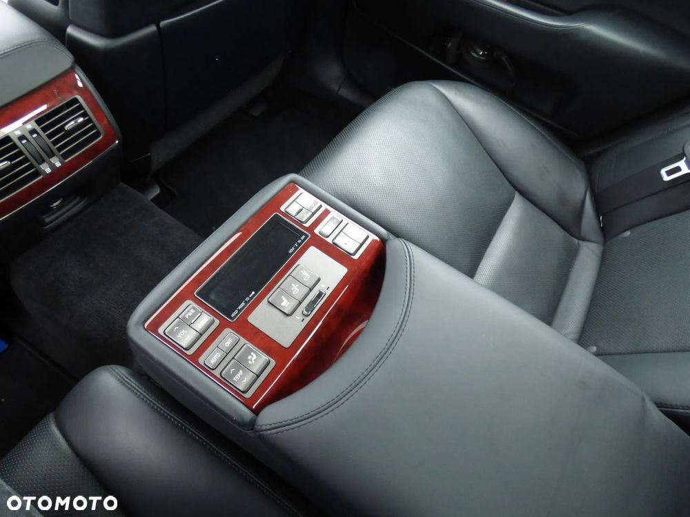 Lexus LS 600h L Superior - 23