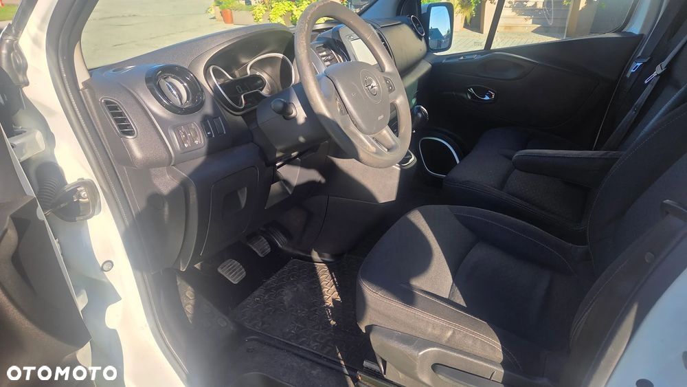 Opel Vivaro - 11