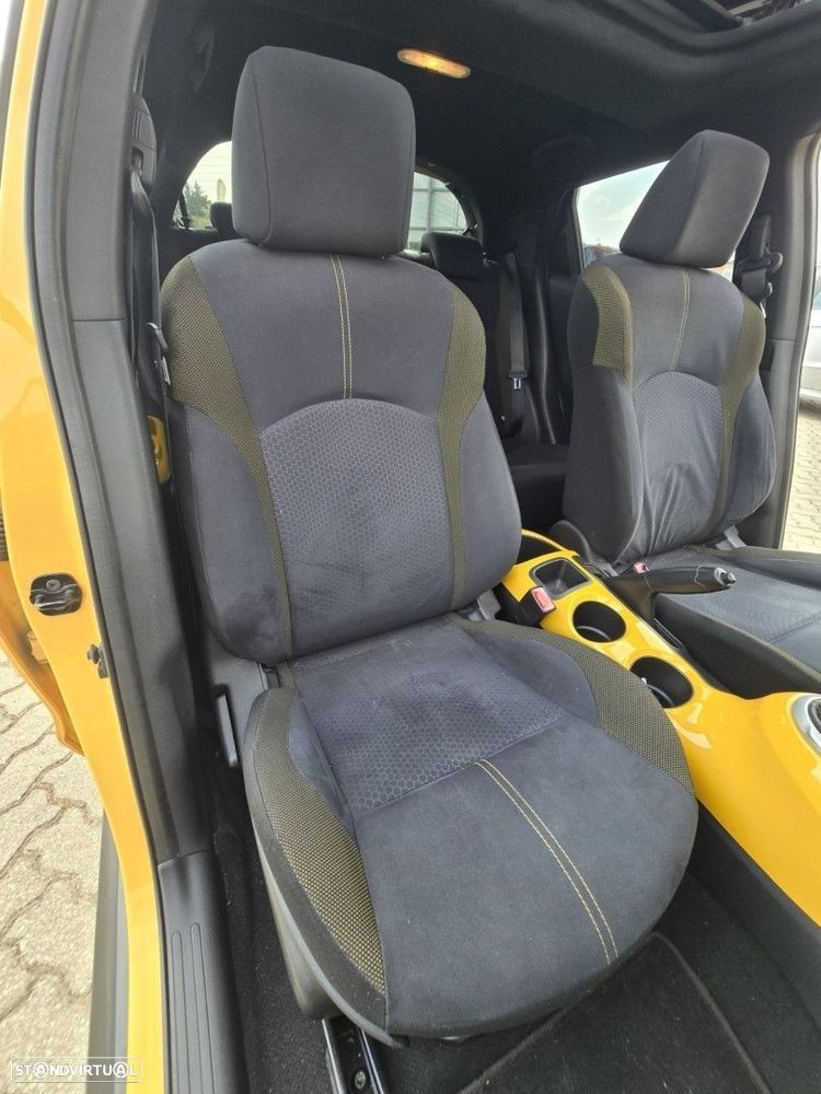 Nissan Juke 1.6 DIG-T Tekna Premium Ext.1 Yellow S. — fotografia 18