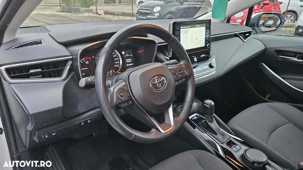 Toyota Corolla Sedan 1.8 HSD Dynamic - 13