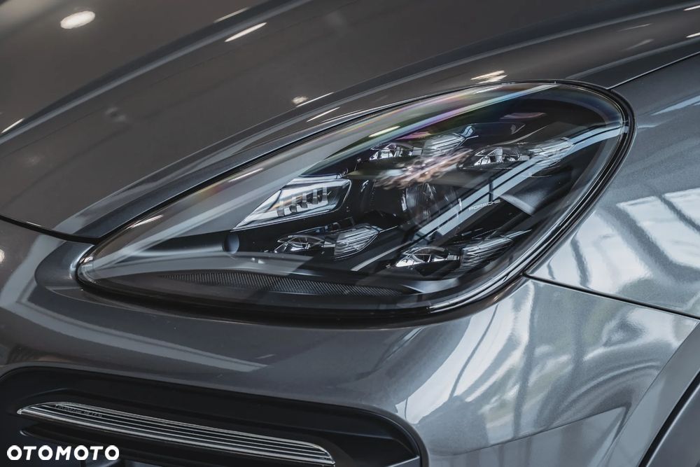 Porsche Cayenne - 21