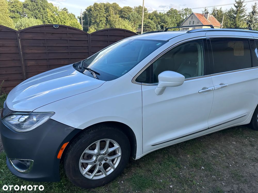 Chrysler Pacifica - 12