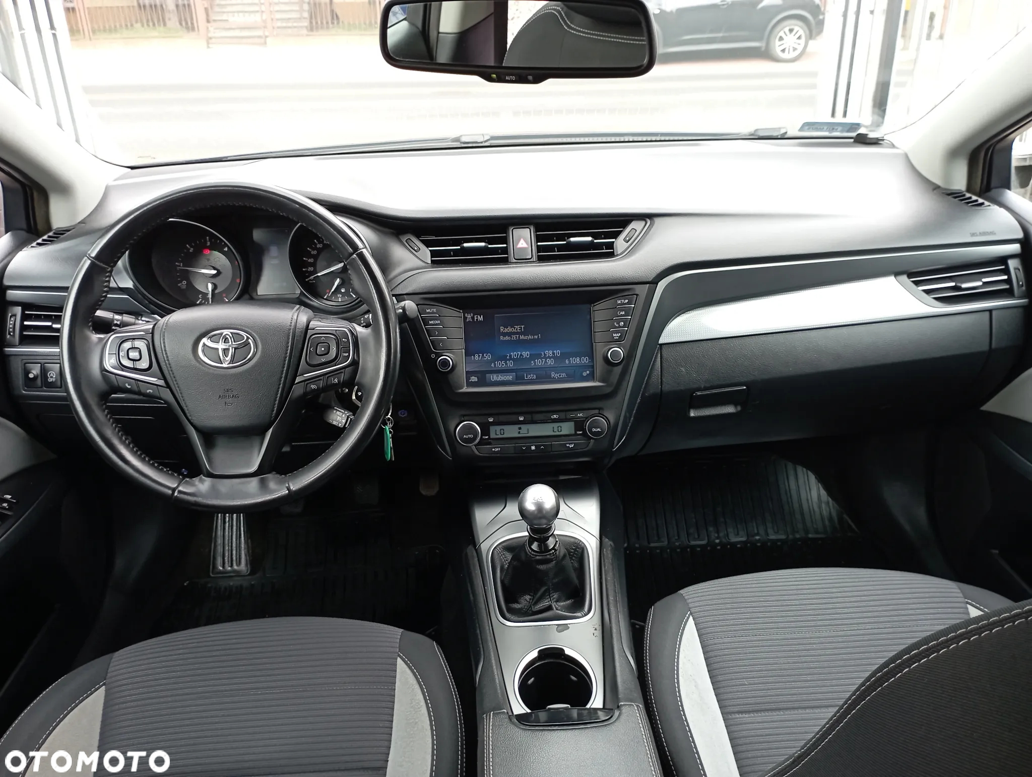 Toyota Avensis 2.0 D-4D Premium - 8