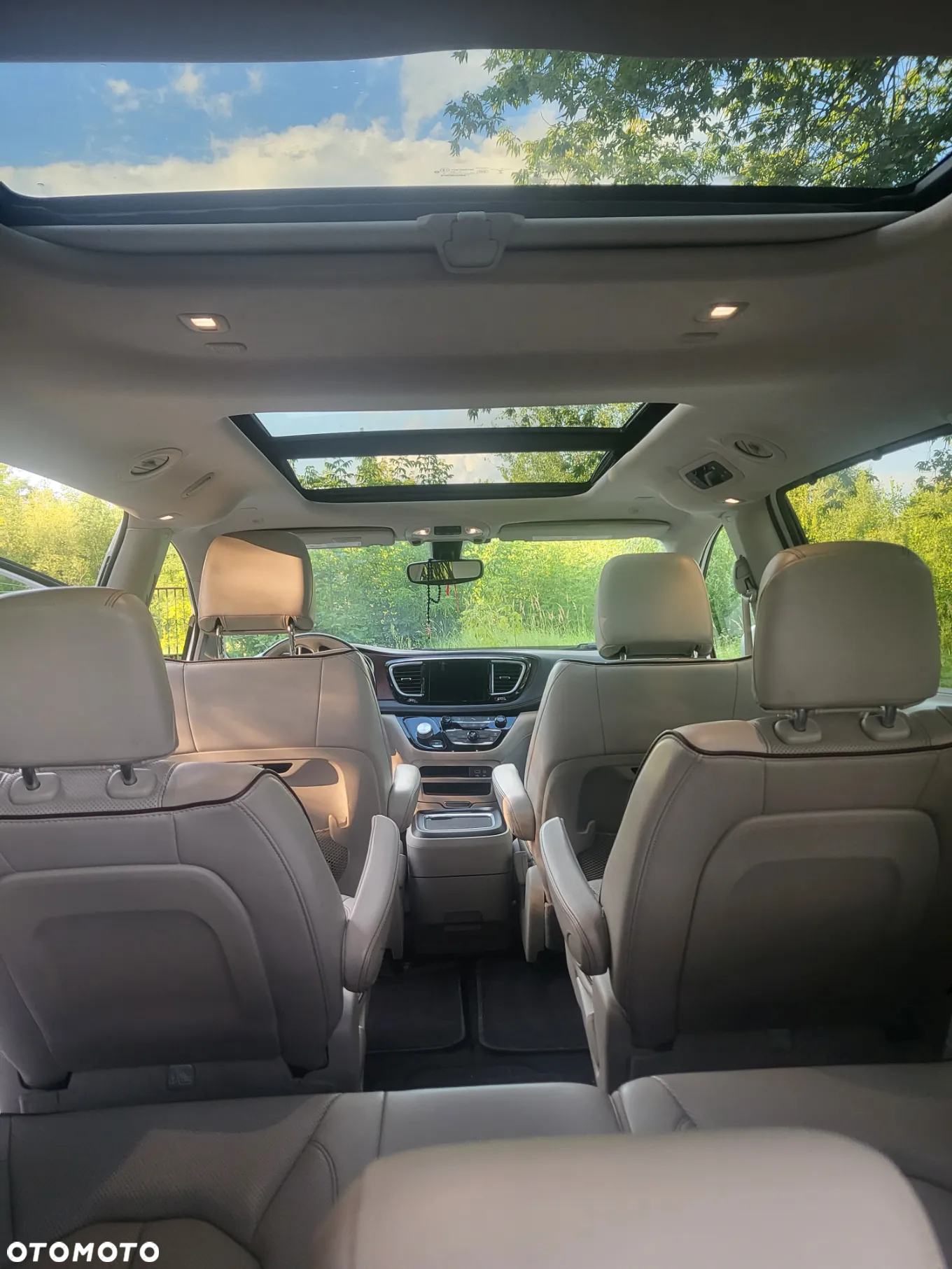 Chrysler Pacifica - 2