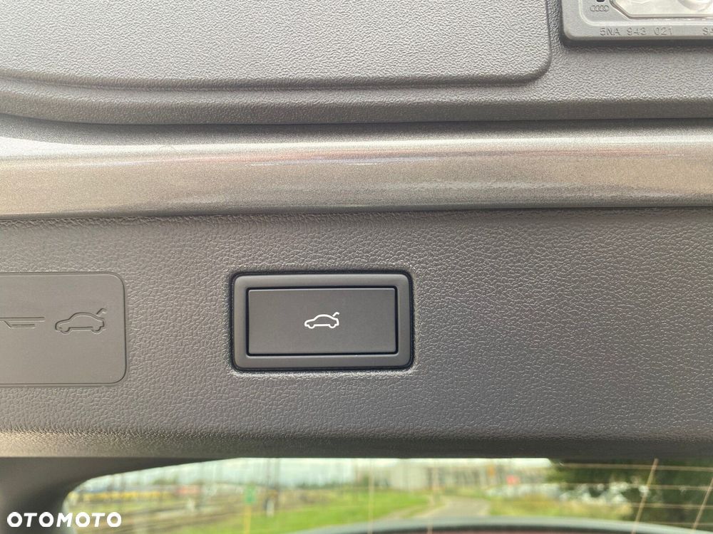 Volkswagen T-Roc 1.5 eTSI Style DSG - 8