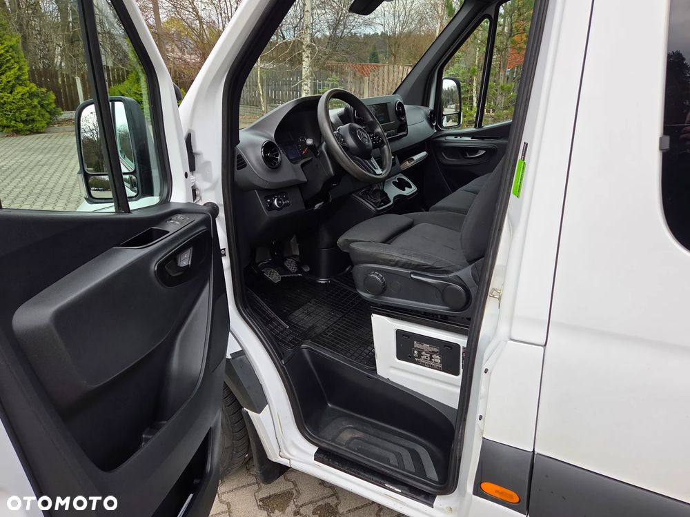 Mercedes-Benz Sprinter - 12