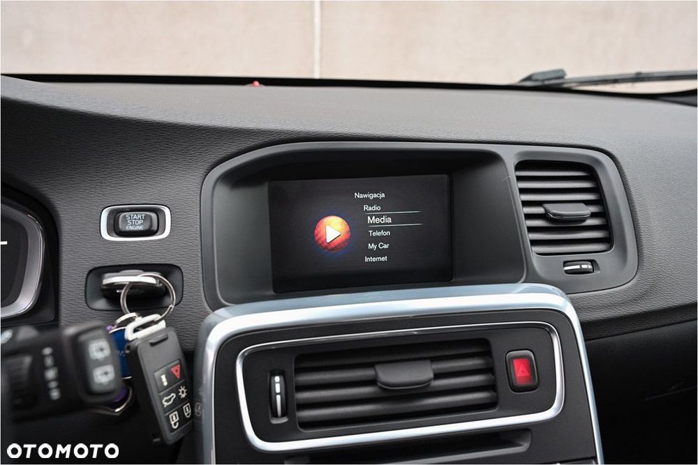 Volvo V60 D4 Geartronic RDesign - 13