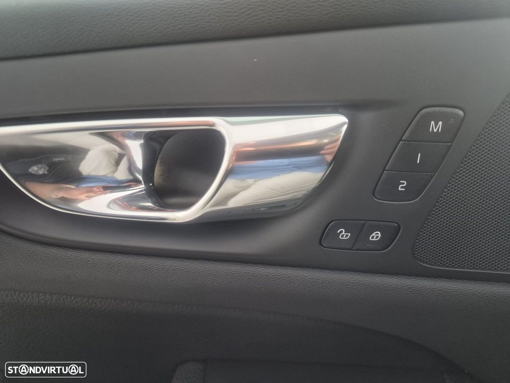 Volvo V60 2.0 B4 Inscription Geartronic - 35