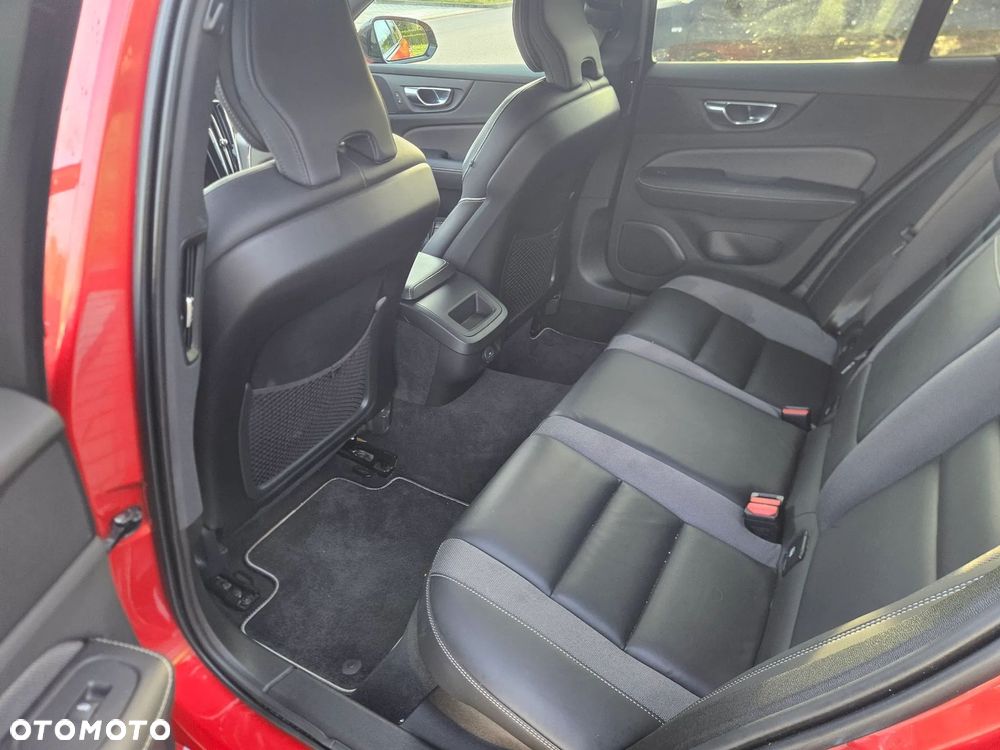 Volvo V60 B3 B R-Design - 15