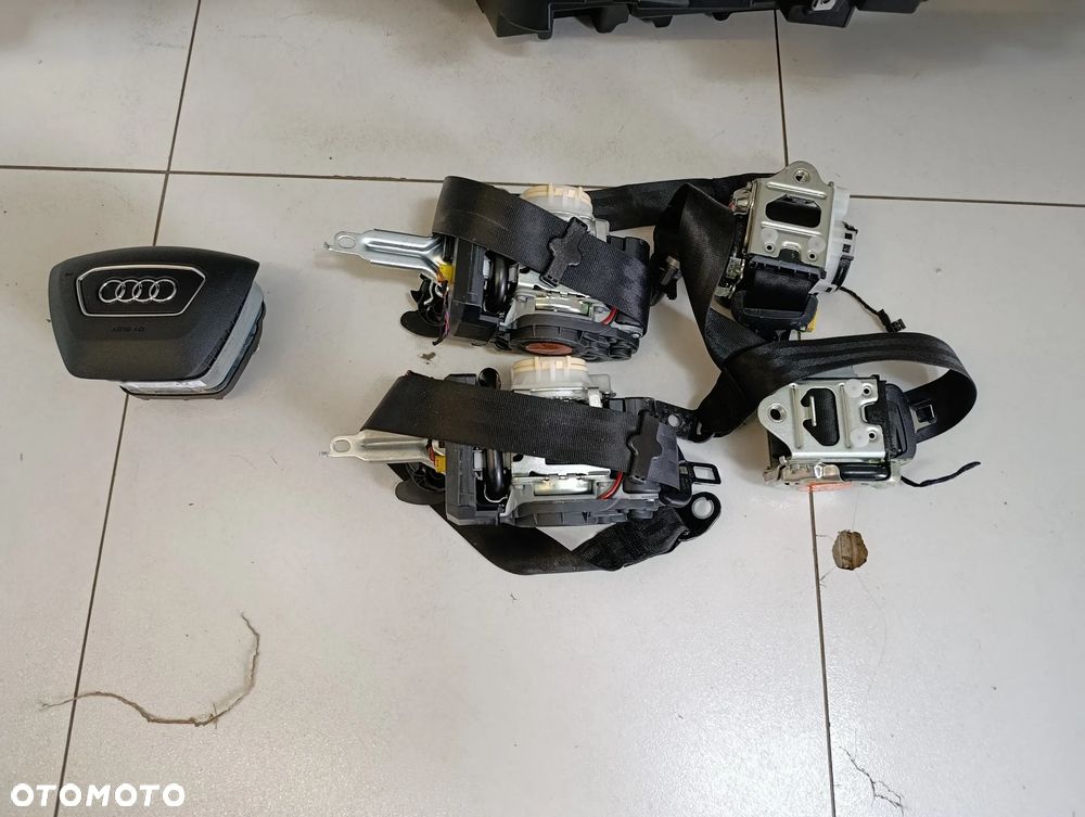 Deska konsola poduszki pasy eu head up #1 Audi Q8 e-tron etron lift - 3