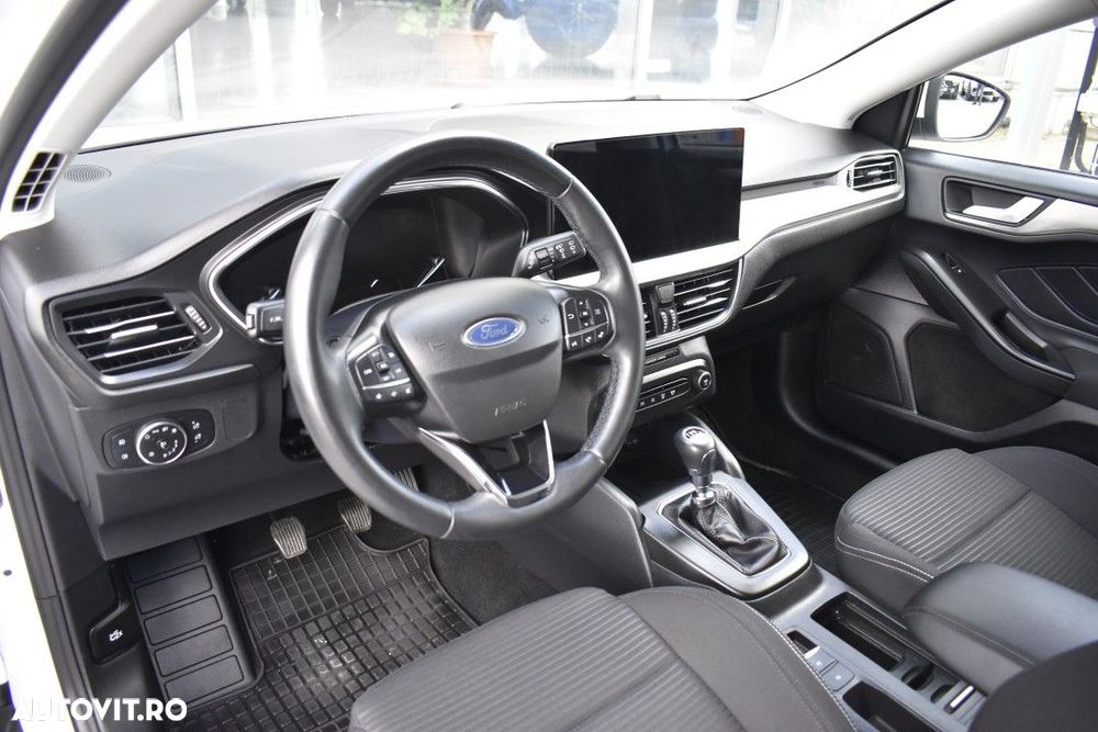 Ford Focus 1.0 EcoBoost 6MT MHEV Titanium - 38