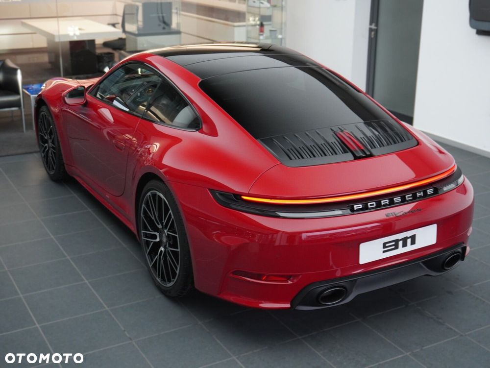 Porsche 911 Carrera - 18