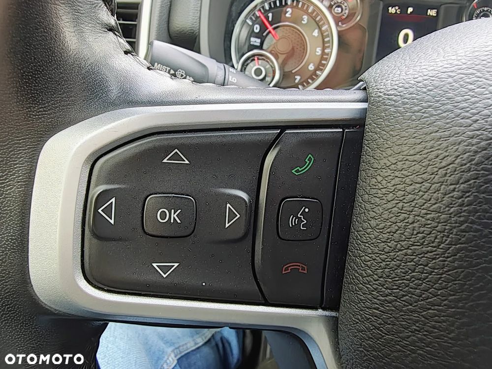 RAM 1500 5.7 Crew Cab Bighorn - 17