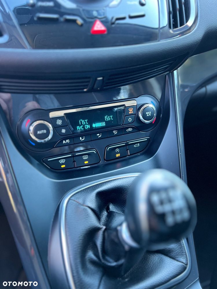 Ford Kuga 2.0 TDCi 2x4 Titanium - 29