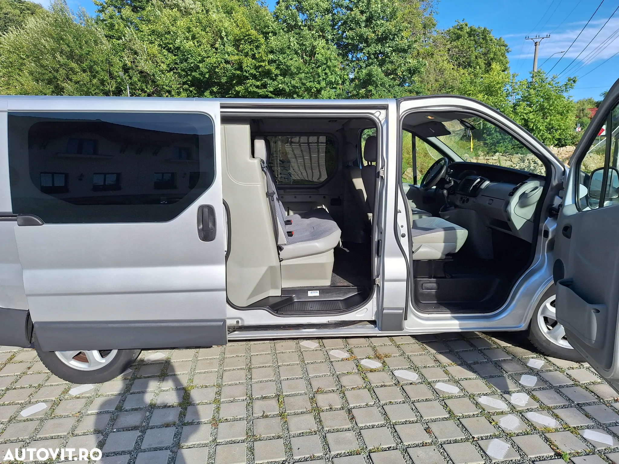 Renault Trafic 2.5 dCi 150 FAP Combi L2H1 Quickshift - 10