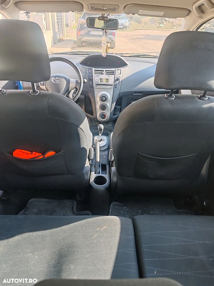 Toyota Yaris 1.3 Aut Luna - 6