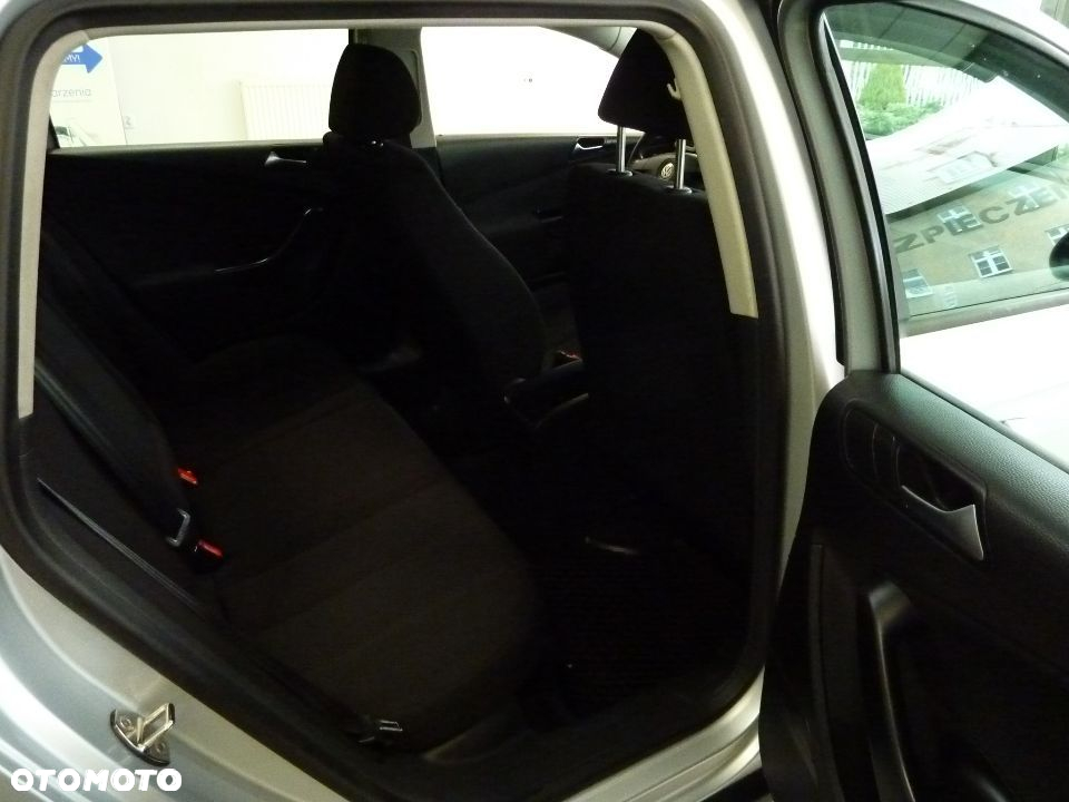 Volkswagen Passat - 11