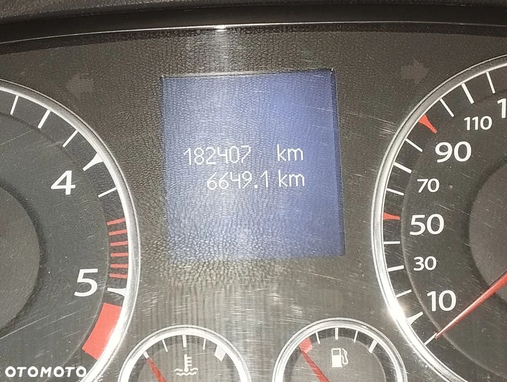 Renault Laguna dCi 180 FAP GT - 6