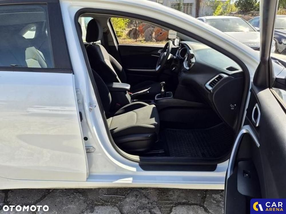 Kia Ceed - 33