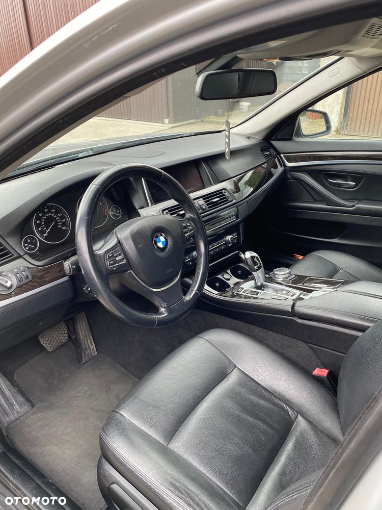 BMW Seria 5 528i xDrive - 6