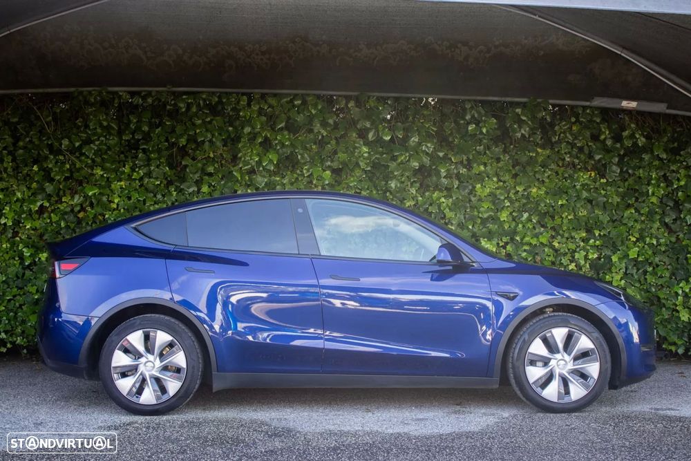 tesla model-y ver-long-range-tra-o-integral - 6