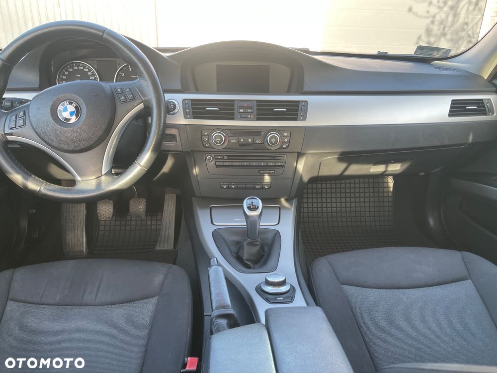 BMW Seria 3 318i Edition Exclusive - 8