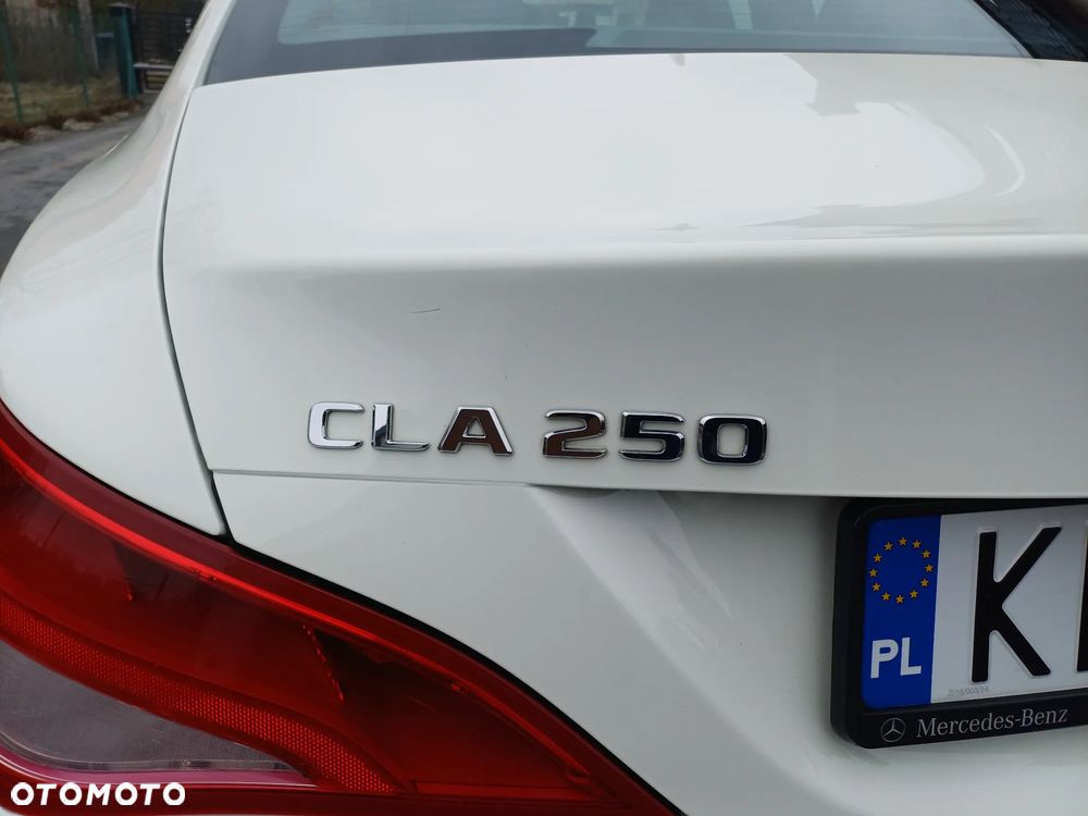 Mercedes-Benz CLA 250 4Matic 7G-DCT UrbanStyle Edition - 10
