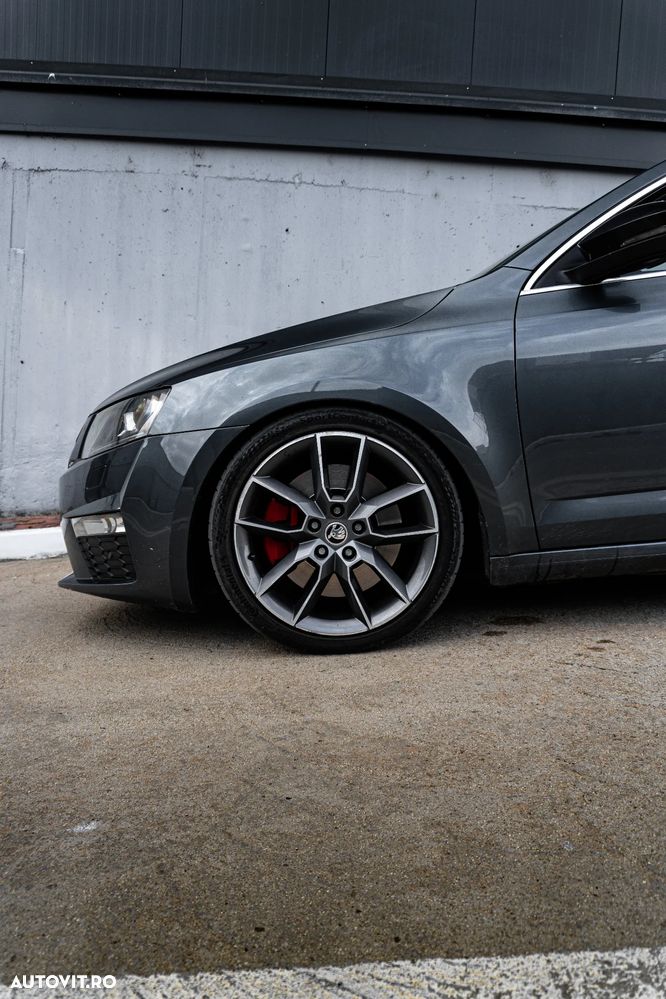Skoda Octavia Combi 2.0 TDI DSG RS - 17